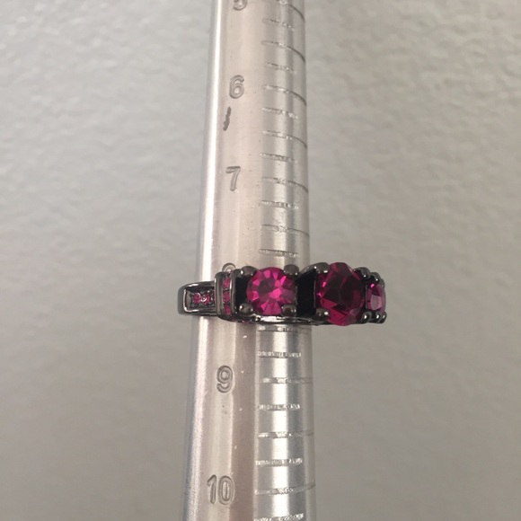 🛍GORGEOUS 10 kt BLACK RHODIUM STATEMENT RING🛍 - Picture 3 of 8